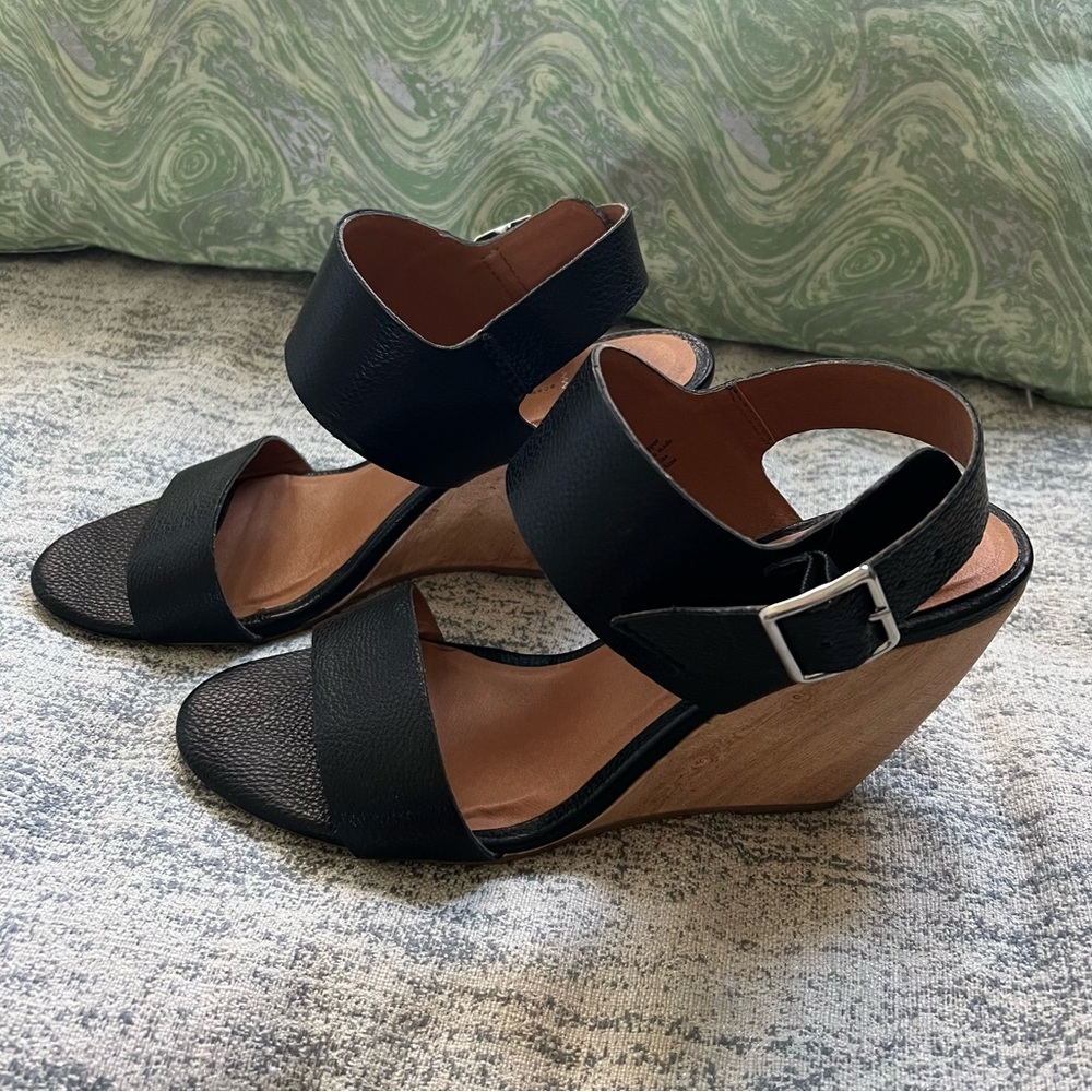 BC Born in California Size 10 Black Wedge Heels